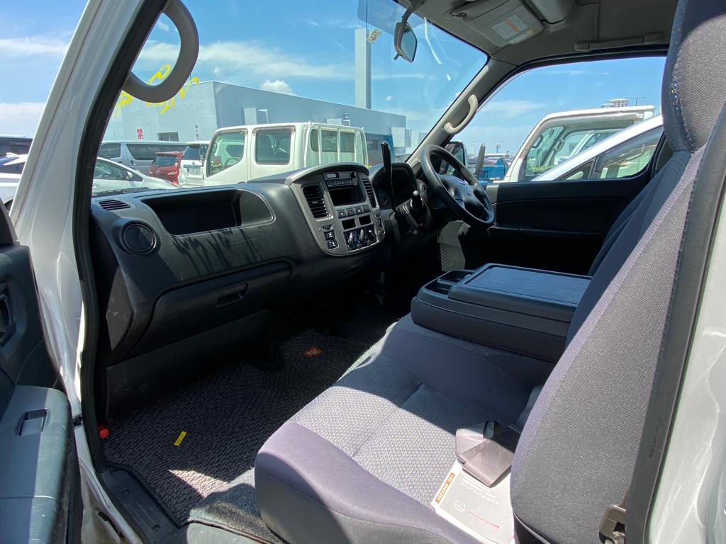 2010 NISSAN CARAVAN BUS